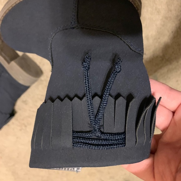 Baby girls Carter boots size 5 dark blue worn once - Picture 6 of 6